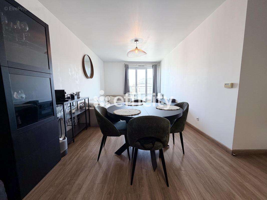 Appartement à CHILLY-MAZARIN