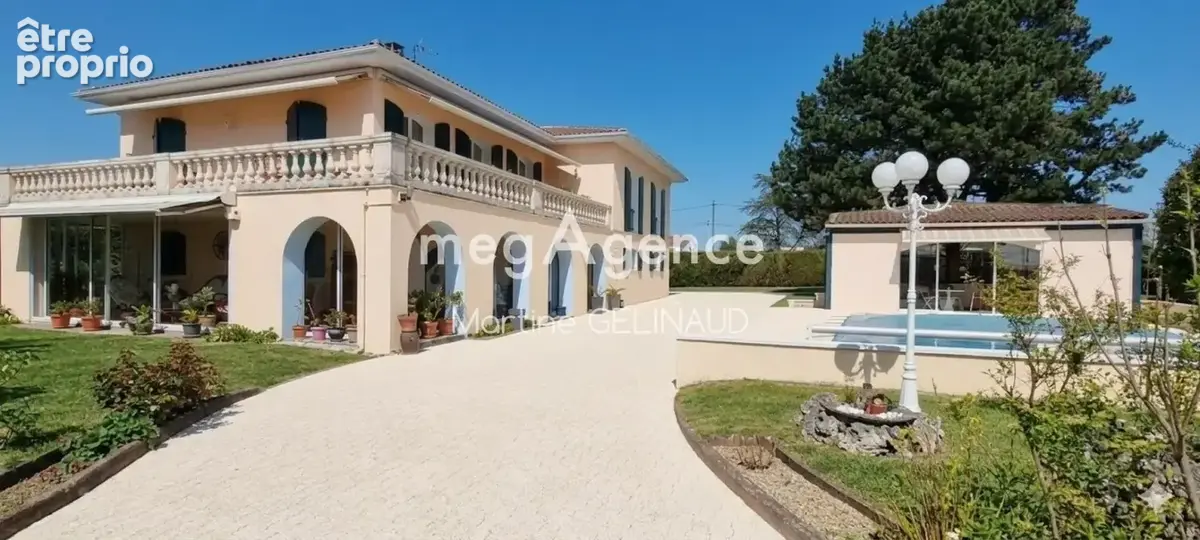 Maison 10 pièces 217 m² à vendre à Fontcouverte (17100) - photo 4