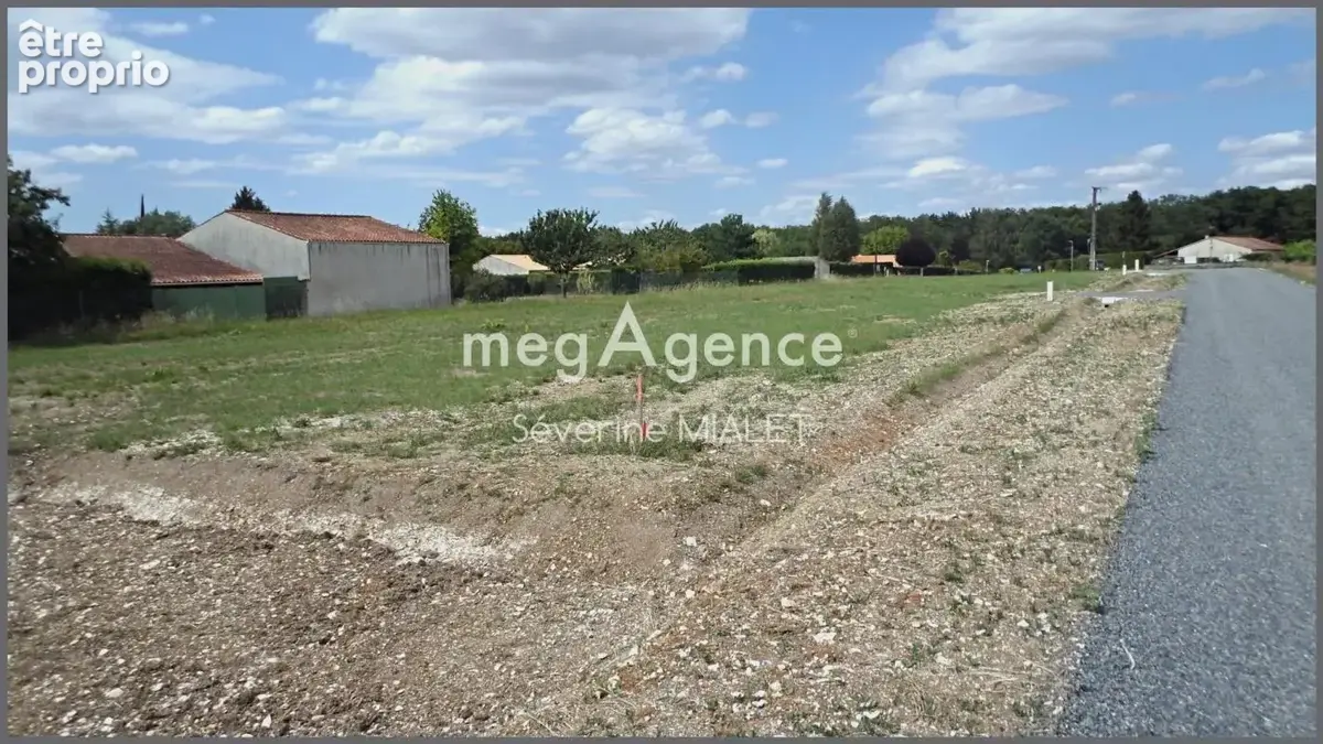 Photo Terrain à Louzac-Saint-Andre au prix de 40 900€