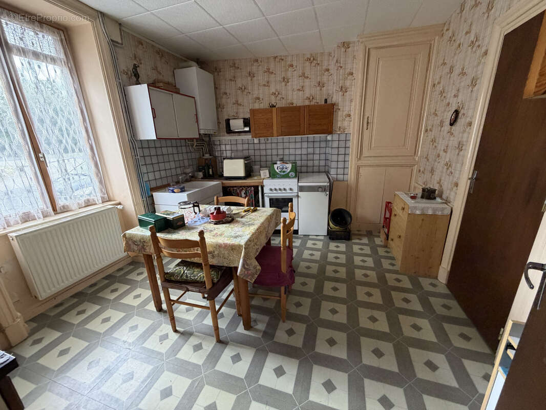 Maison à LA MONNERIE-LE-MONTEL