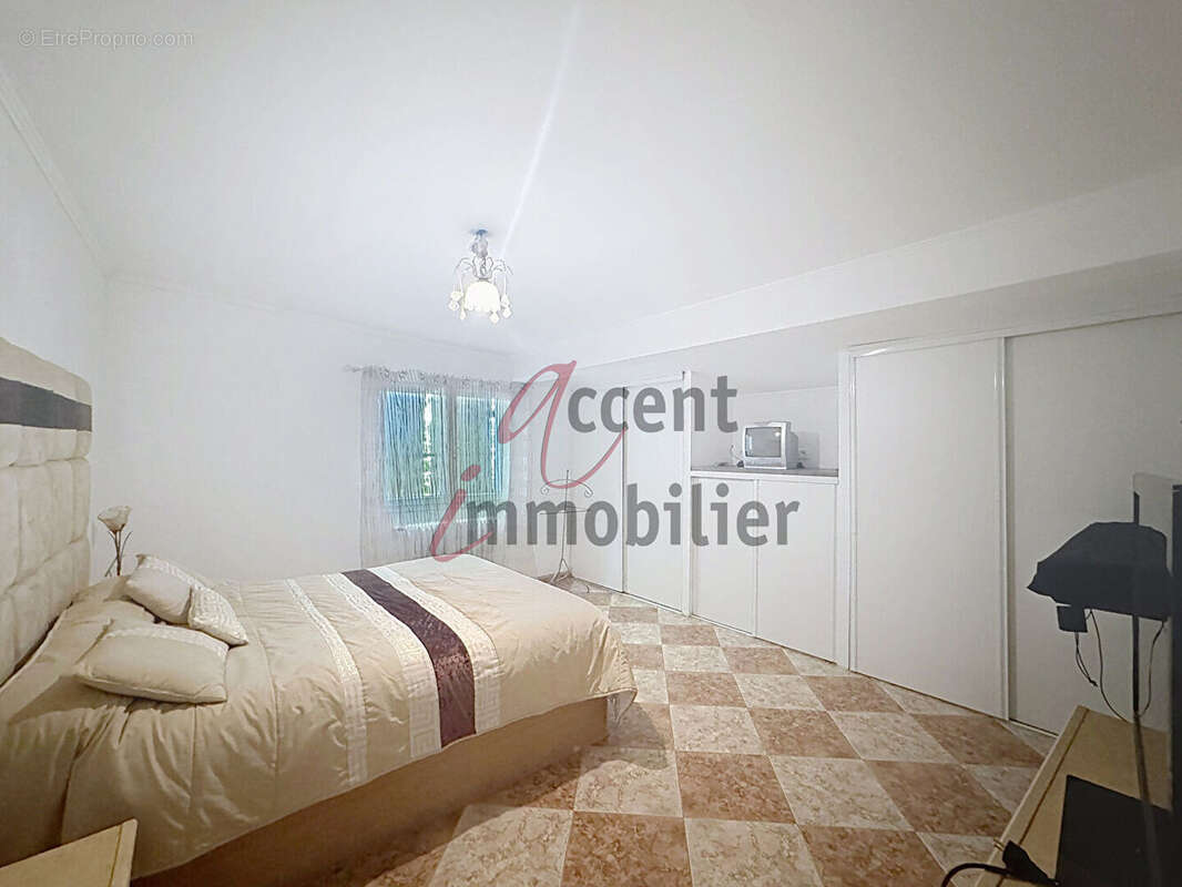 Cabannes, partie de mas de 128m² sur 584m² de terrain - photo 5