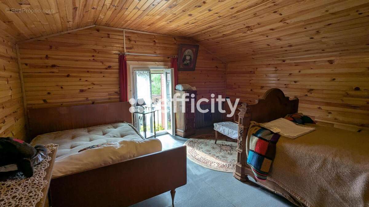 Maison à LA MONNERIE-LE-MONTEL