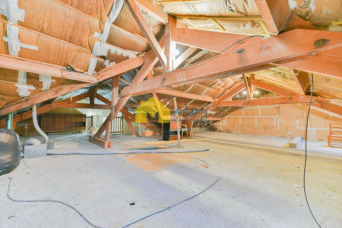 Plain pied - 130 m2 - 4 chambres -  basilique de longpont - combles amenageables - photo 13