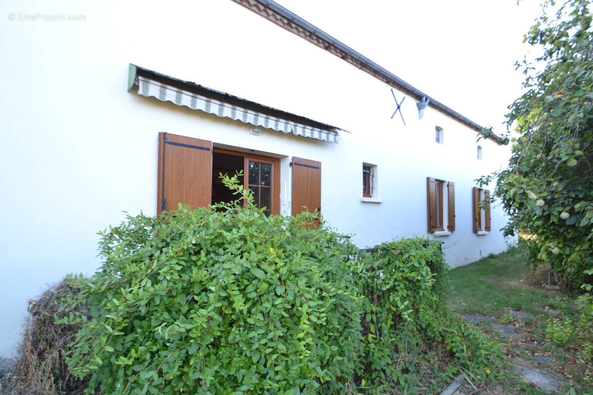 Maison à MONTEIGNET-SUR-L'ANDELOT