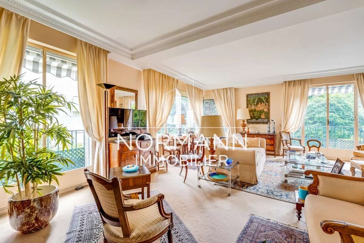 Appartement à PARIS-16E