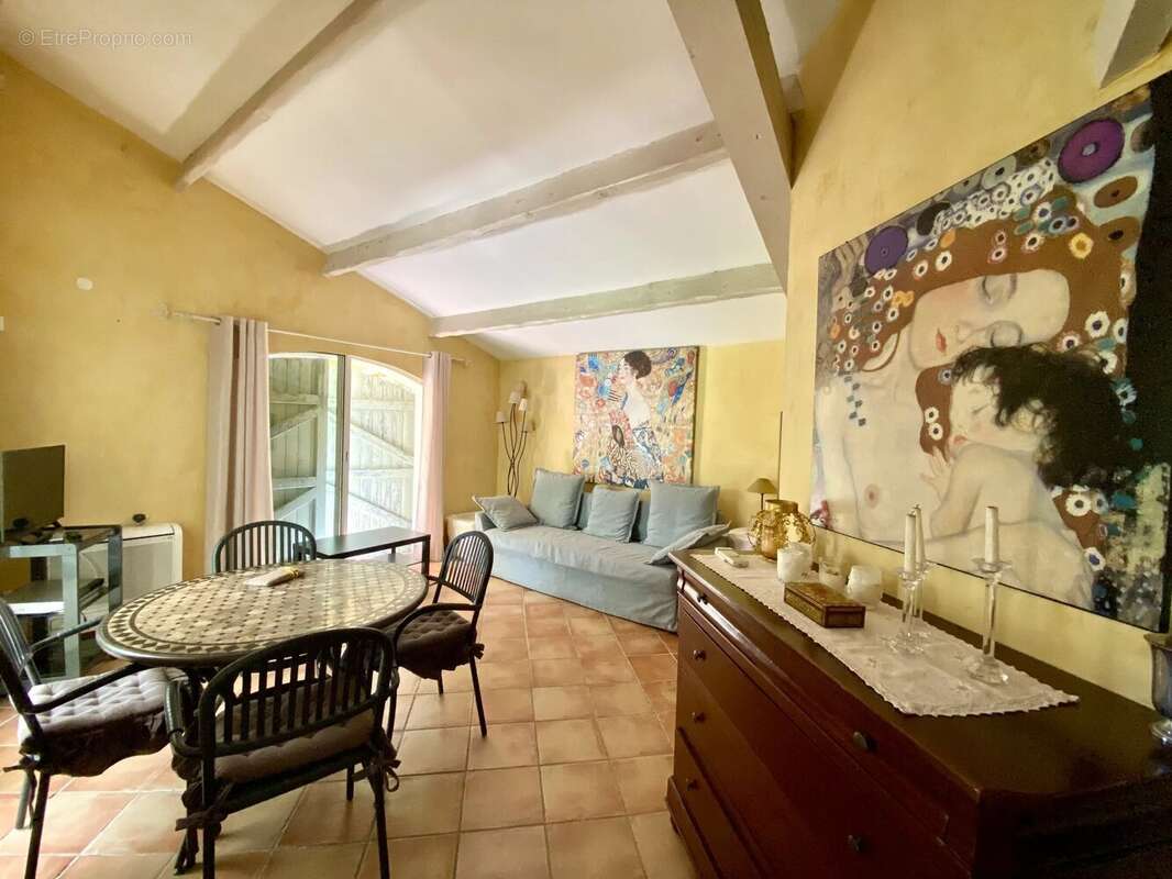 Maison à VELAUX