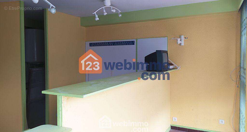 Commerce à SAINTES-MARIES-DE-LA-MER