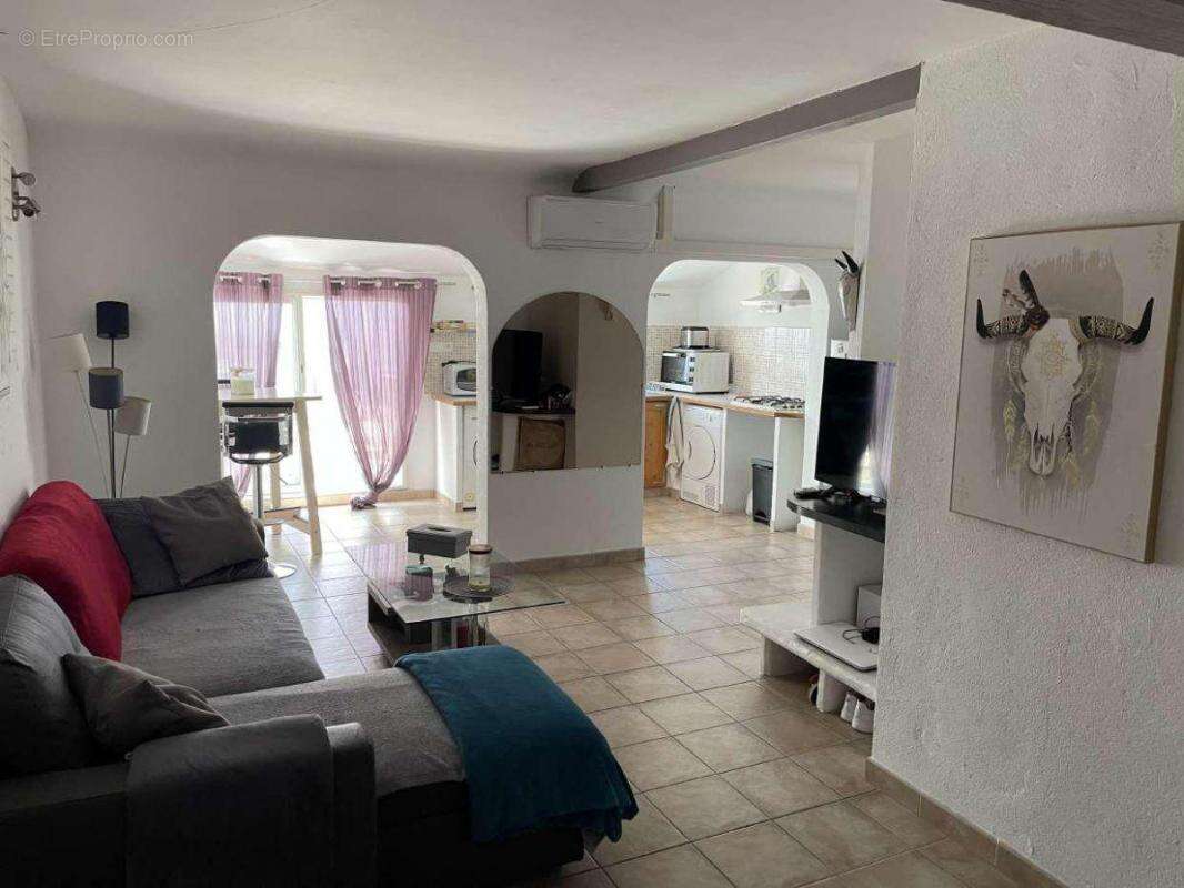 Commerce à SAINTES-MARIES-DE-LA-MER