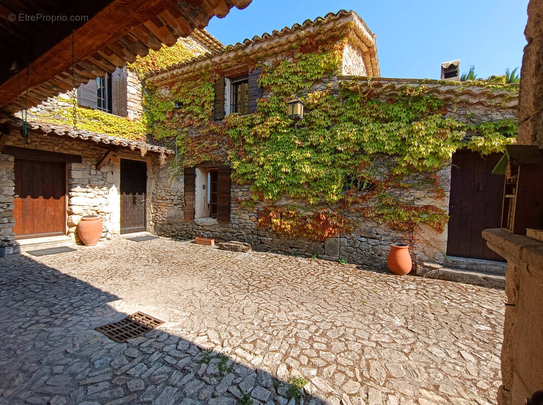 Reilhanette / propriete / ancien moulin restaure / terrain 2ha env. / vue imprenable - photo 2