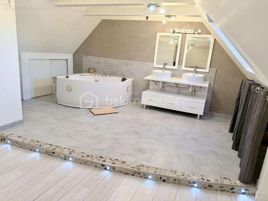 Maison à SERRIS