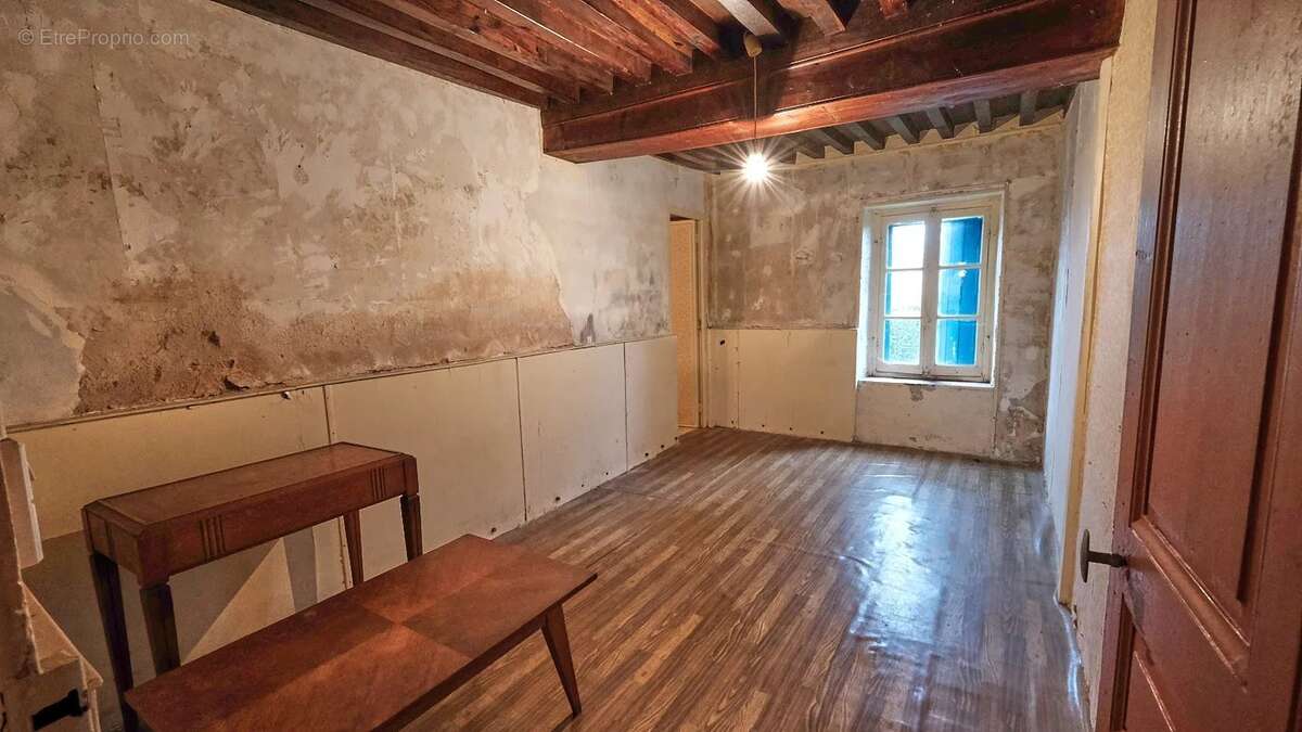 Maison à LAVAULT-DE-FRETOY