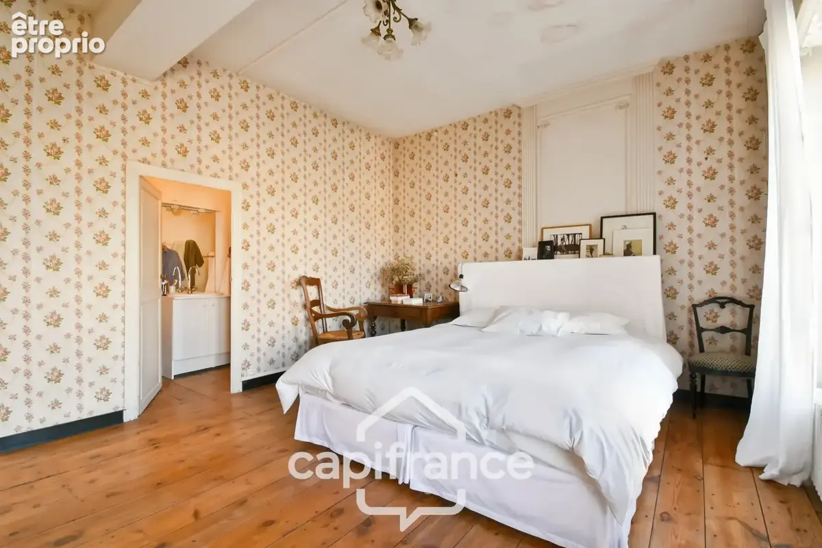 En CHARENTE MARITIME, A SAINT JEAN D'ANGELY (17), Maison de caractère à vendre 12 pièces  avec jardin, proche commerces - photo 20