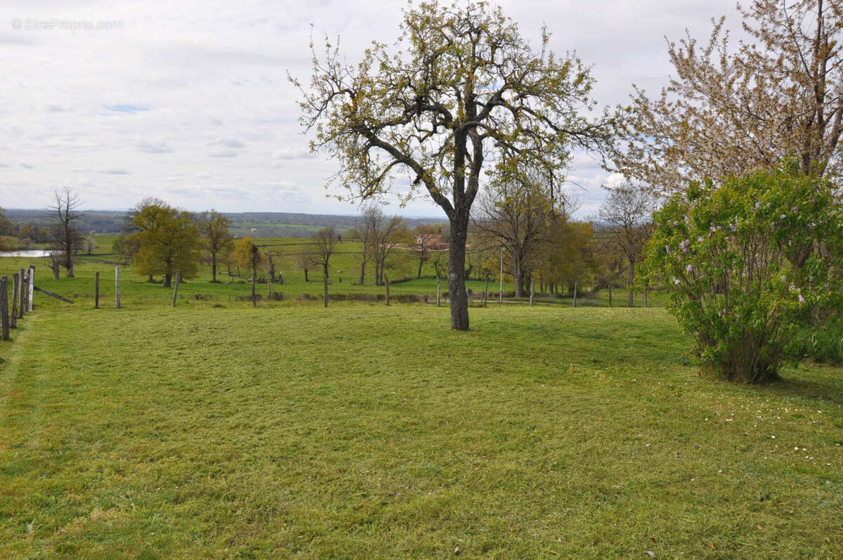 Jolie fermette à la campagne, 2 chambres, dépendances et terrain de 3090 m2 - photo 24