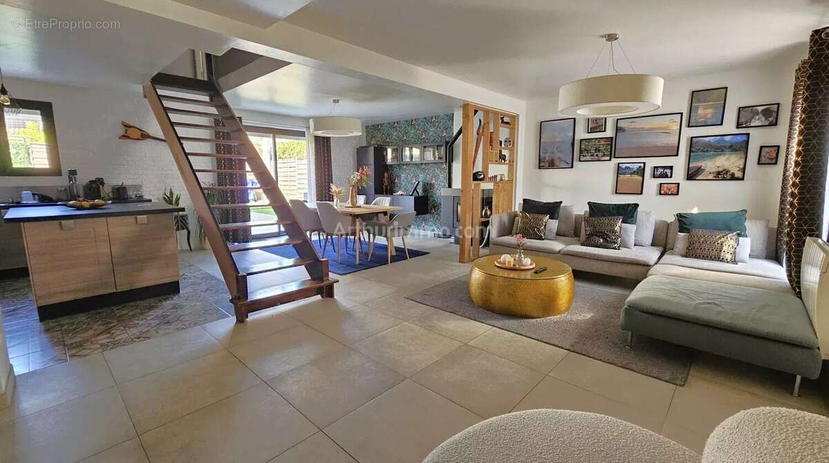 Maison à OLLAINVILLE