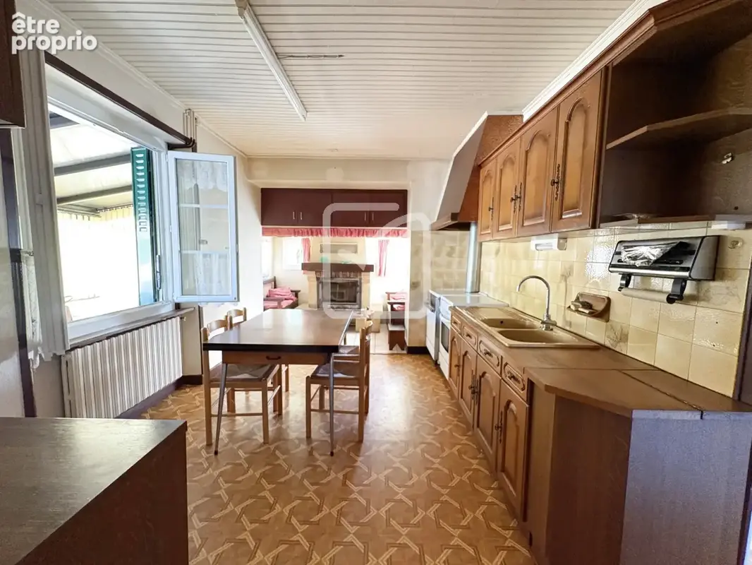 Maison de plain-pied avec grande veranda et nombreuses dependances - photo 4