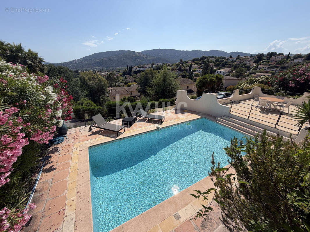 Maison à LA ROQUETTE-SUR-SIAGNE