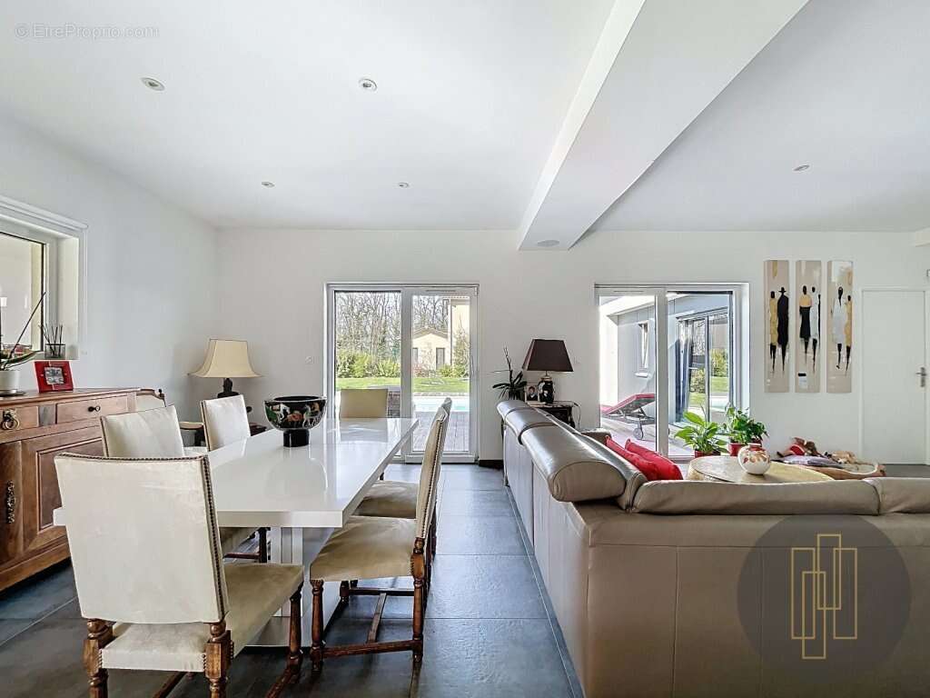 Maison à LACHASSAGNE