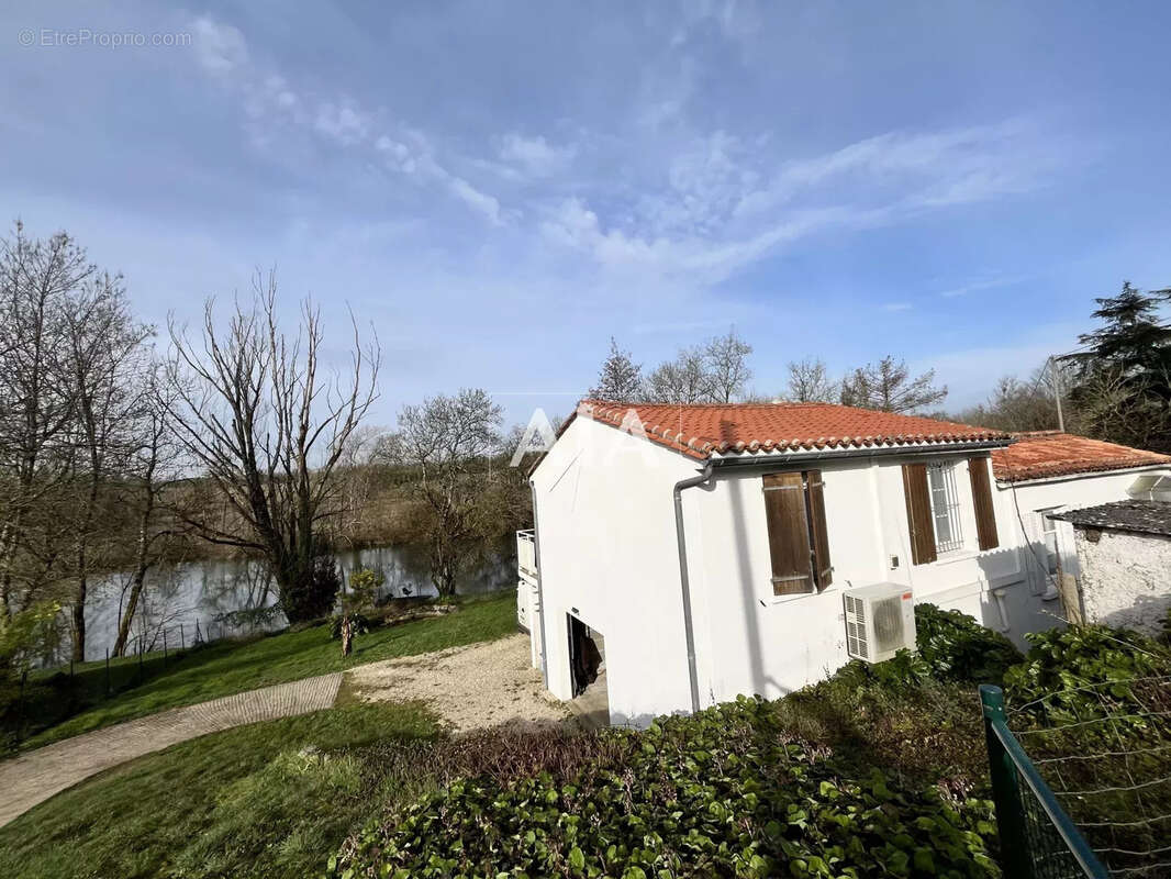 Maison à VILLOGNON