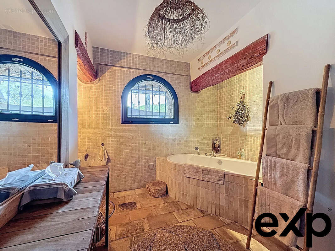 Maison à ROQUEBRUNE-SUR-ARGENS