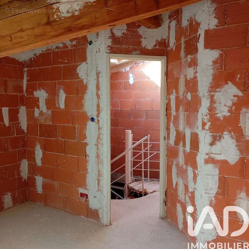 Maison 80 m² à Pierrelongue  - photo 8