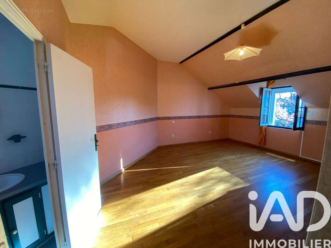 Maison 140 m² à Vouneuil-Sous-Biard  - photo 9