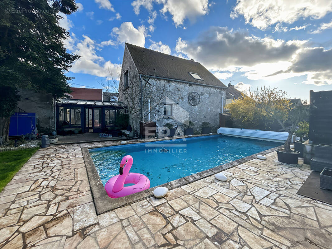 Maison à SAINT-ESCOBILLE