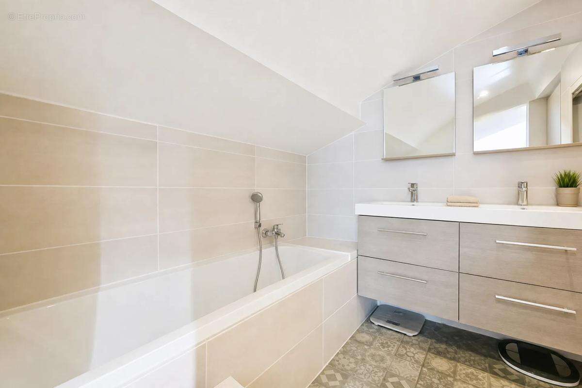 Maison de 11 pièces de 368 m² à Châteauneuf-sur-Isère - photo 11