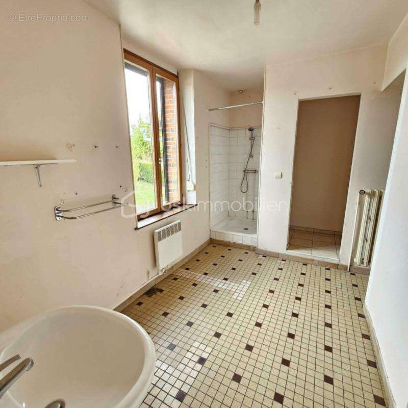 Maison de 113 m2 avec terrain de 700m2 et garages - photo 8