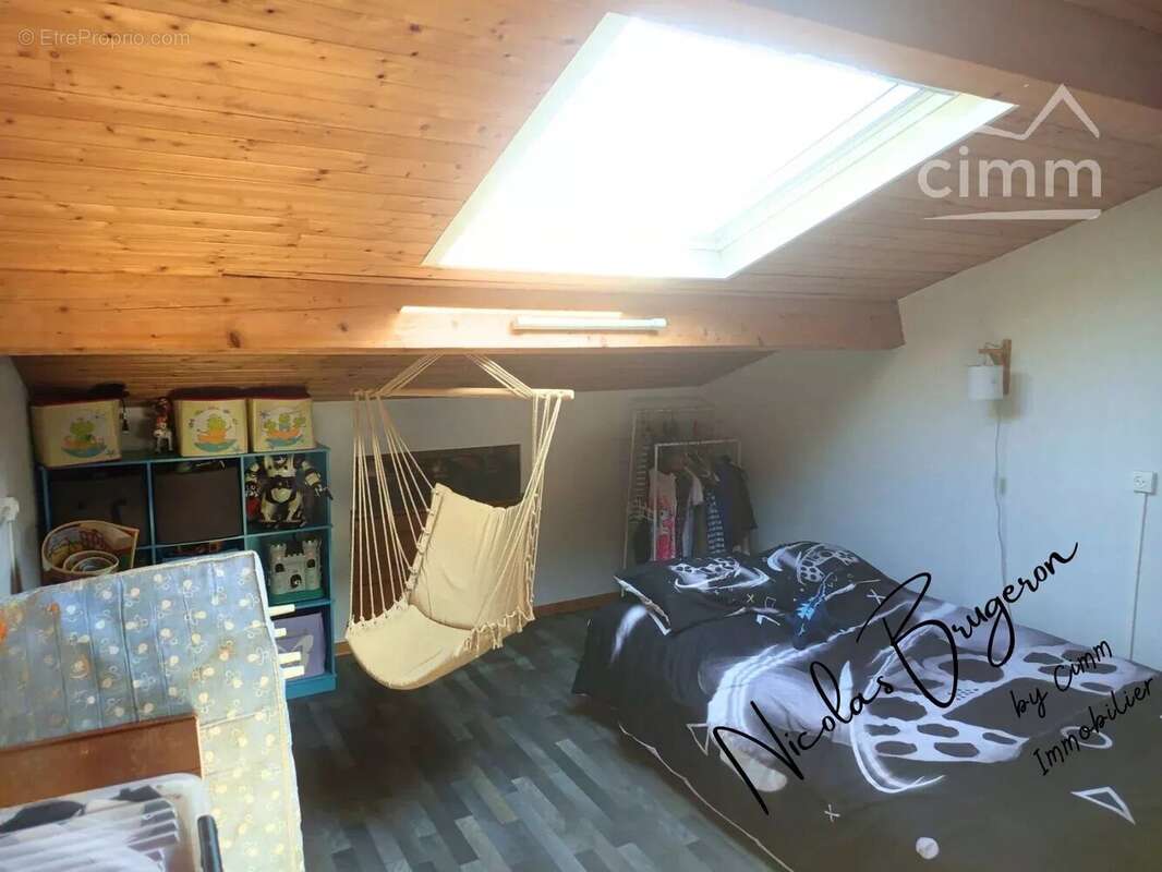 En exclusivité – Ensemble immobilier avec deux habitations, étang et près d’un hectare de terrain - photo 36