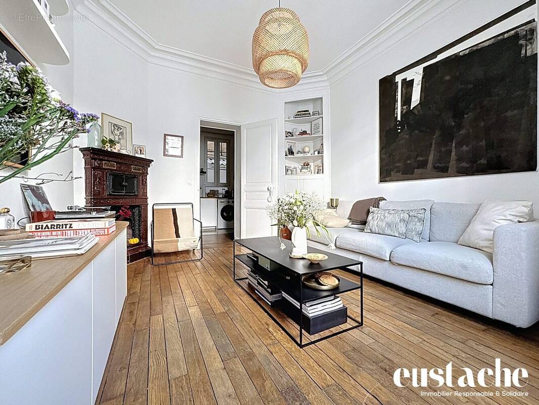 Appartement à PARIS-16E