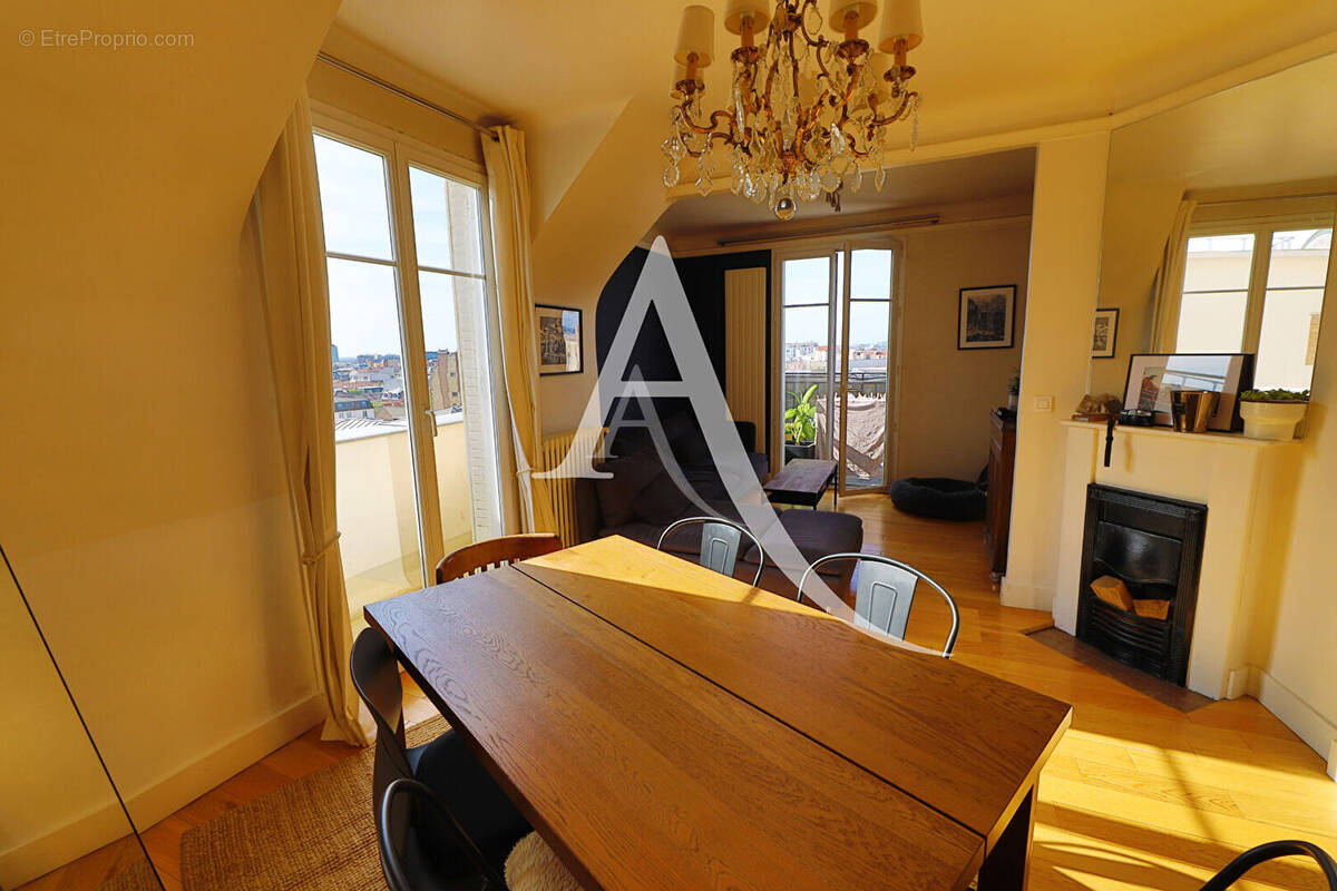 Appartement à COURBEVOIE