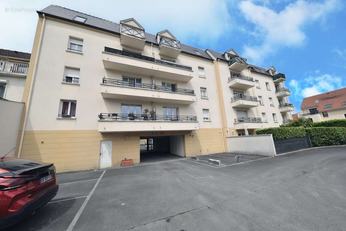 Appartement à VAUJOURS