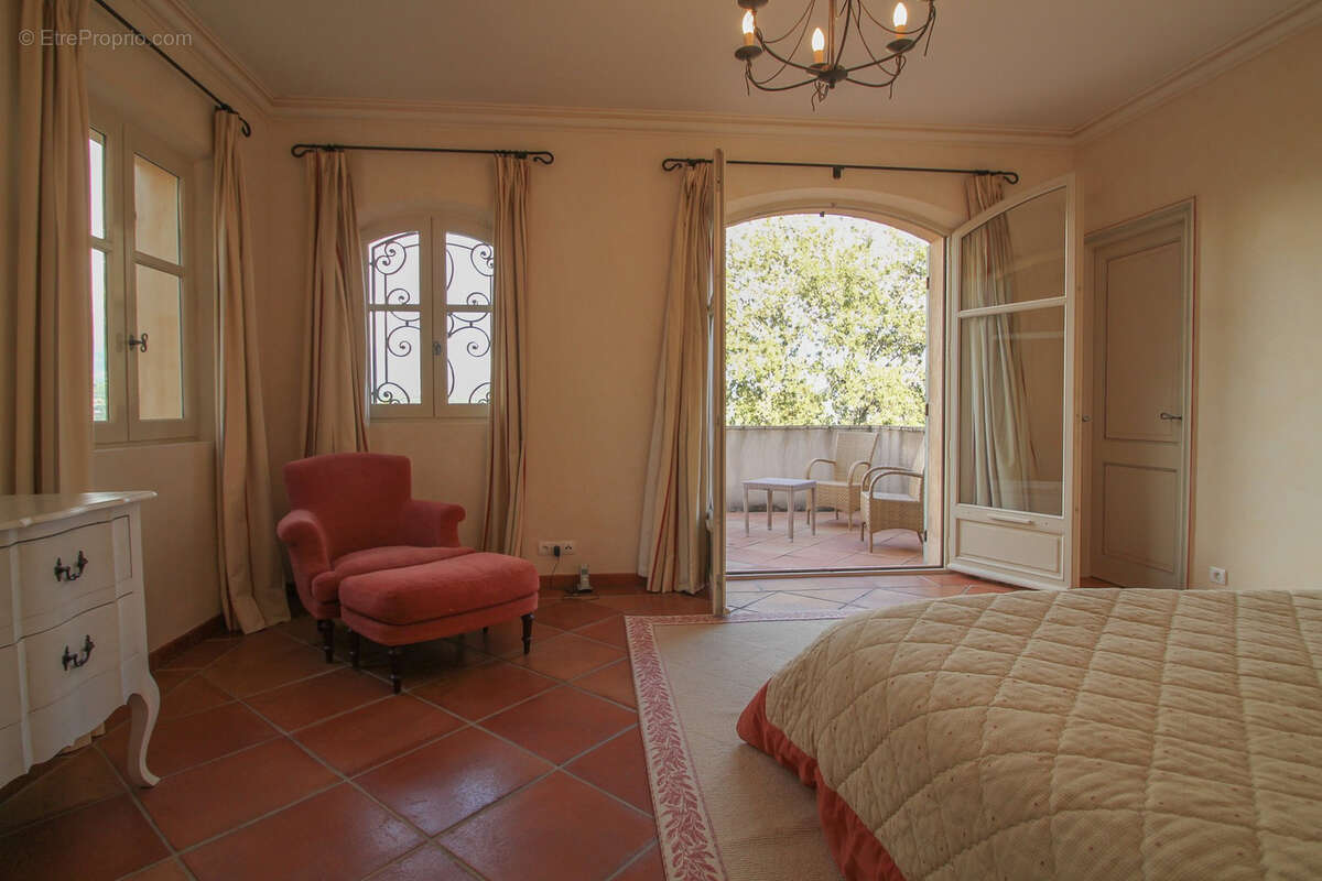 Maison à TOURRETTES