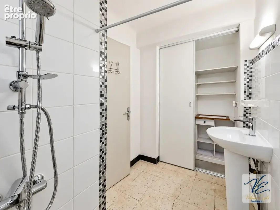 Maison rénovée à Siran – 3 chambres, terrasse, cour et grand garage de 60 m² - photo 14