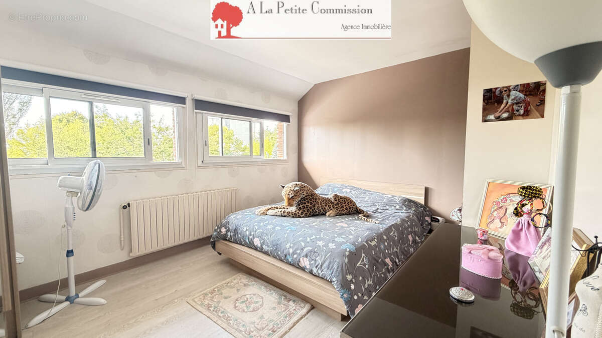 Superbe maison   Beaux volumes, luminosité et prestations de qualité - photo 9