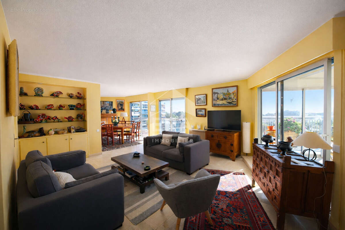 Appartement à MANDELIEU-LA-NAPOULE