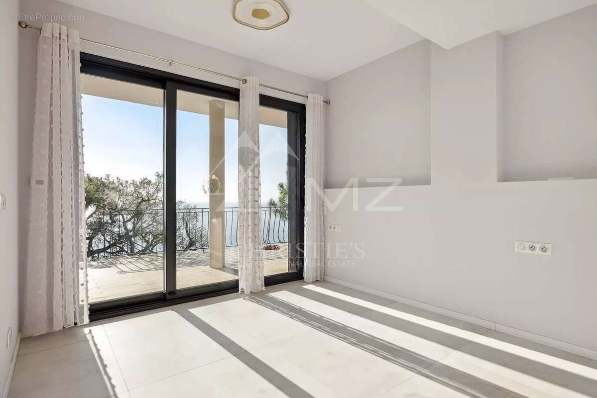 Maison à THEOULE-SUR-MER