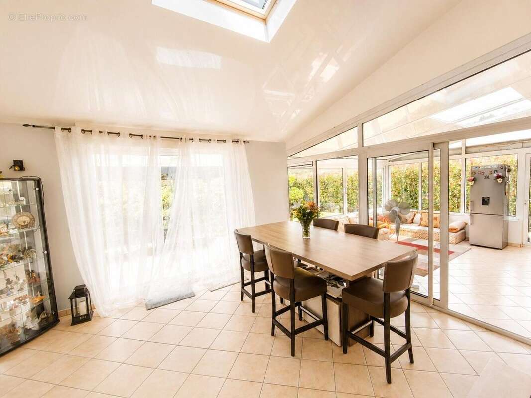 Maison 187 m² à Magny-Le-Hongre  - photo 6