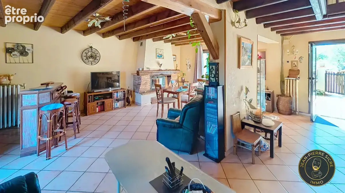 Cintegabelle — Maison de famille de 207 m2 sur trois niveaux, cinq chambres, annexes et piscine, terrain clos - photo 9