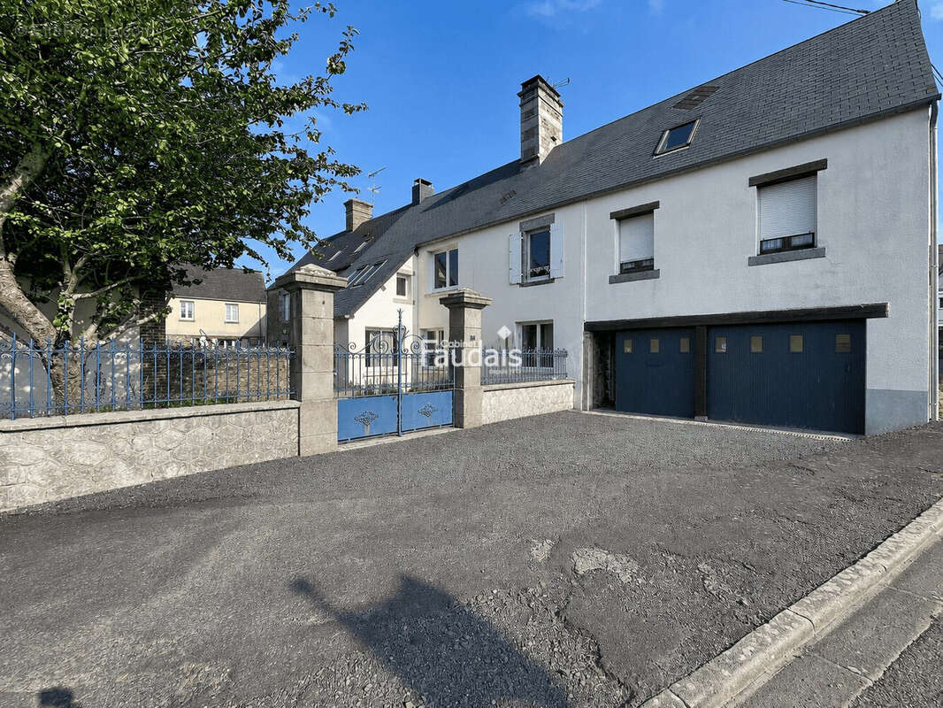 Maison 161 m² à Saint-Denis-Le-Vetu  - photo 3