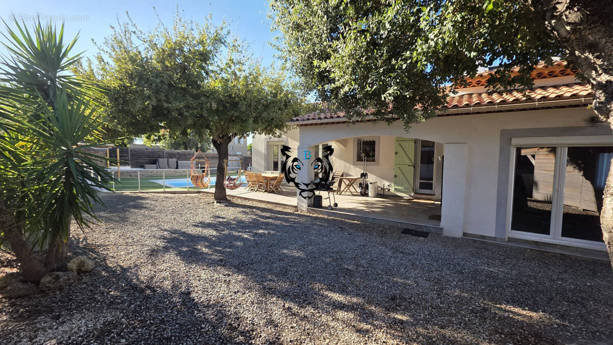 Maison à ROQUEBRUNE-SUR-ARGENS