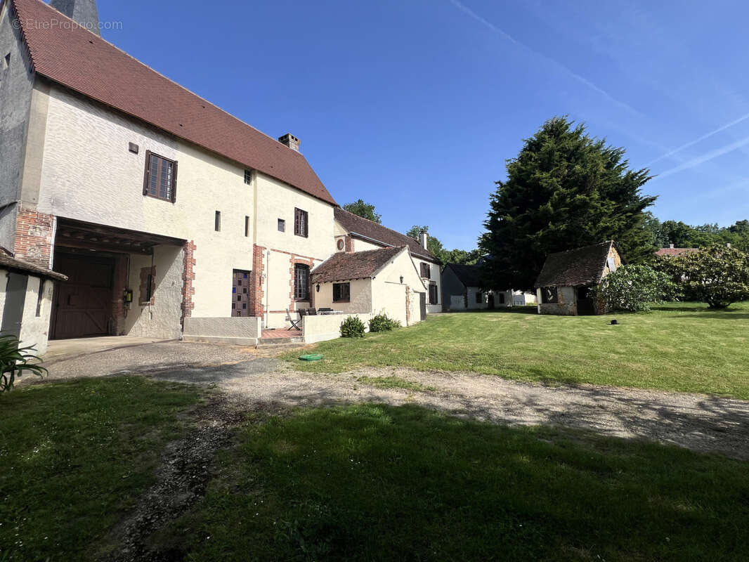 Maison à CHERISY