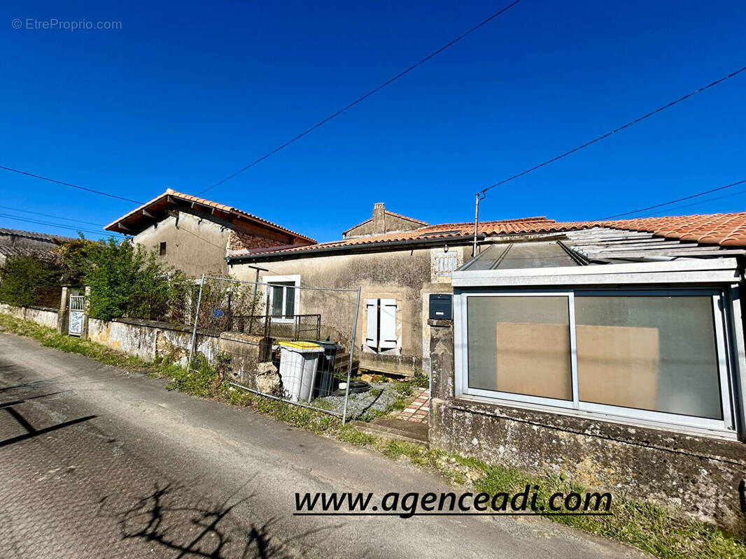 Maison à AZAY-LE-BRULE