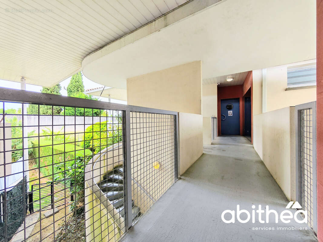 Appartement T2 avec terrasse, piscine et parking   Le confort d'une résidence récente dans un environnement pa - photo 13
