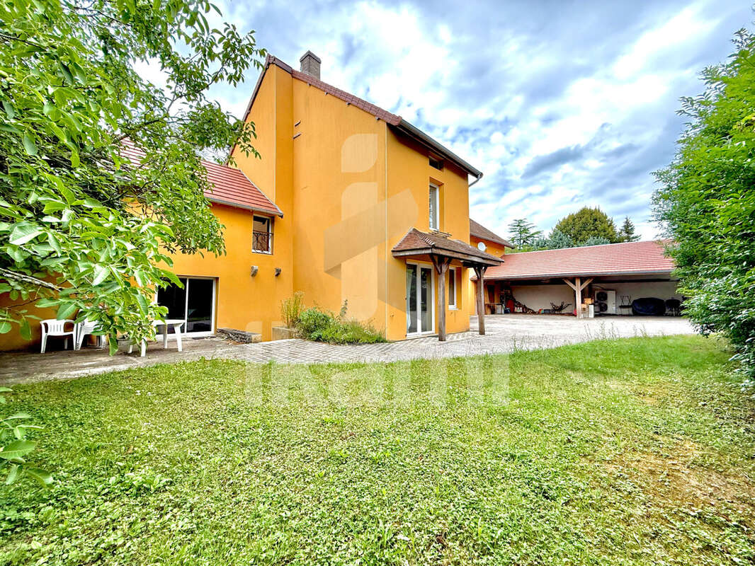 Maison à CURLEY