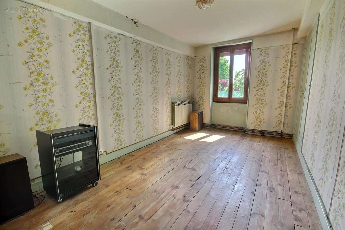 Maison à CHEVRIERES