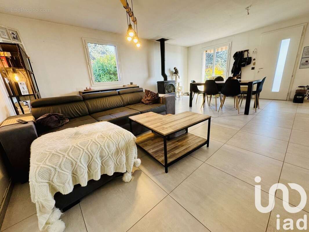 Maison 92 m² à Revel-Tourdan  - photo 9