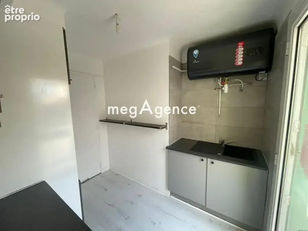 Appartement rénové avec balcons et vue dégagée - photo 11