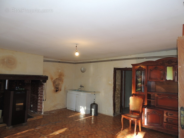 Maison à PRESSIGNAC-VICQ