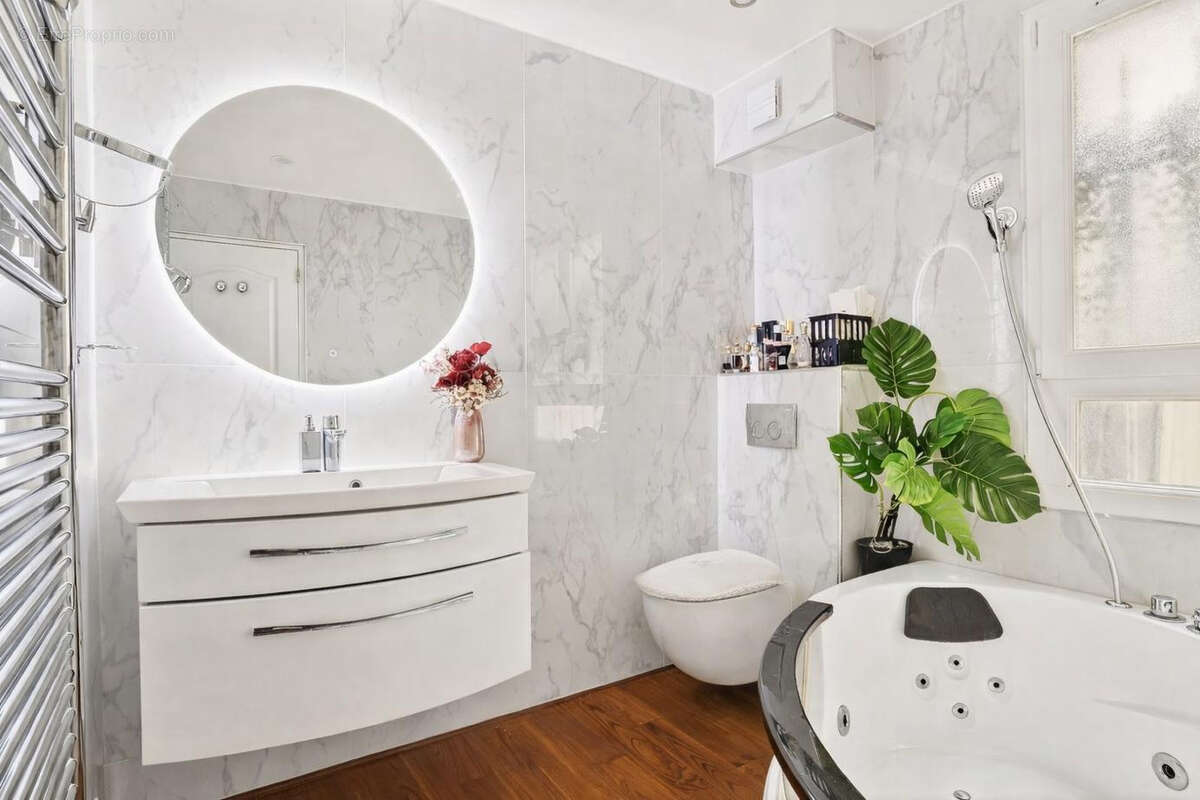 Appartement à PARIS-1E